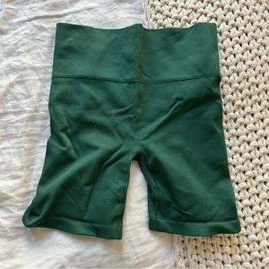 Aritzia ribbed biker shorts